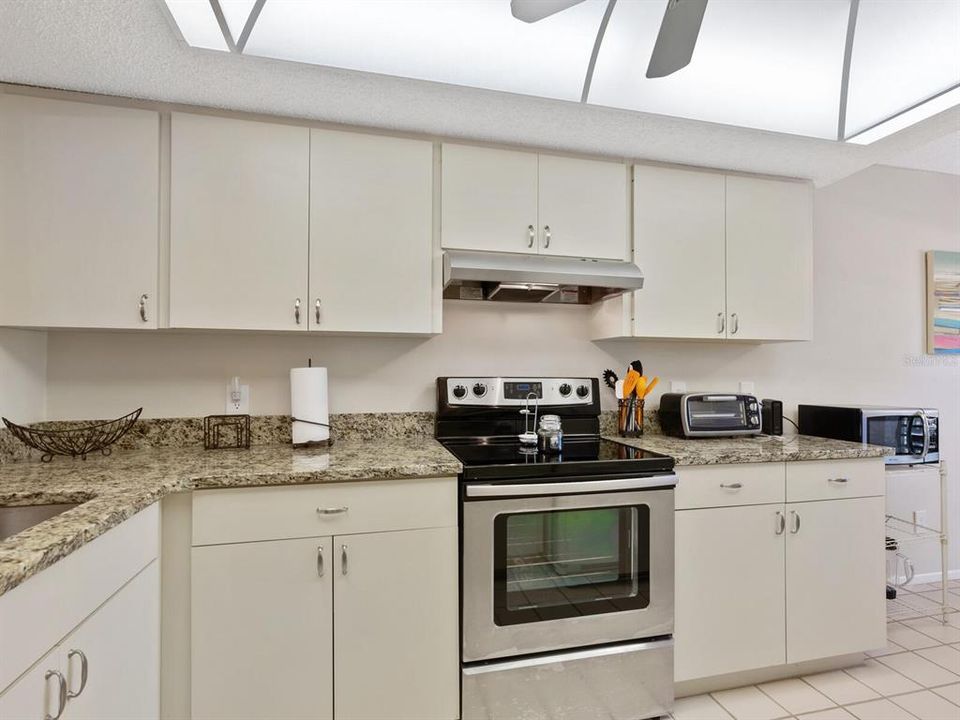 For Sale: $284,900 (2 beds, 2 baths, 1182 Square Feet)