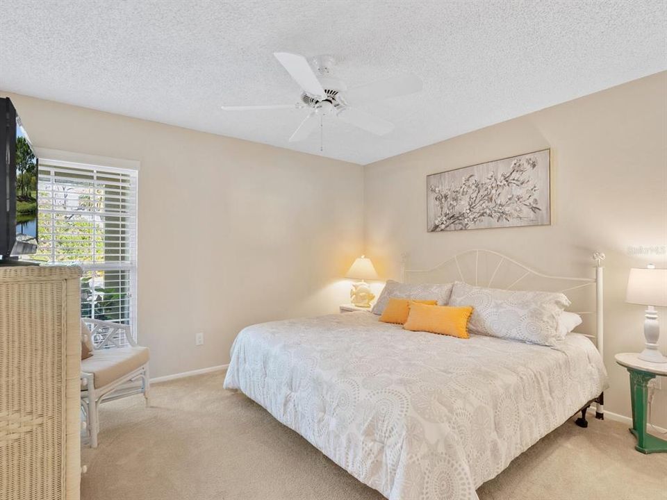 For Sale: $284,900 (2 beds, 2 baths, 1182 Square Feet)