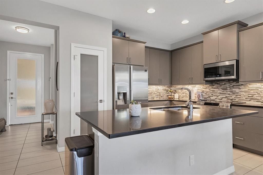 For Sale: $499,900 (2 beds, 2 baths, 1579 Square Feet)