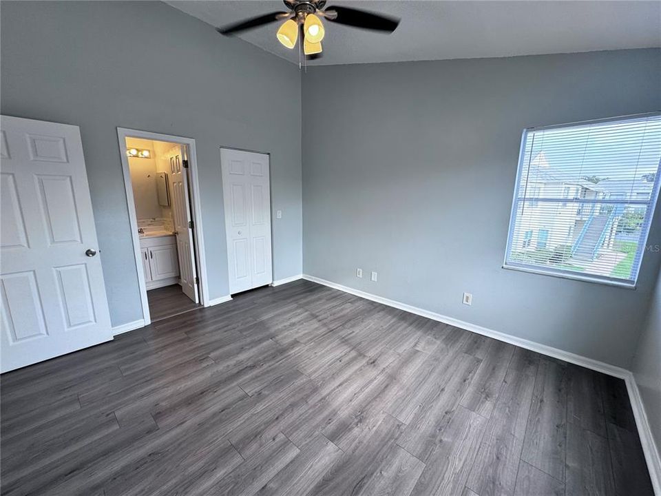 Active With Contract: $1,500 (2 beds, 2 baths, 930 Square Feet)