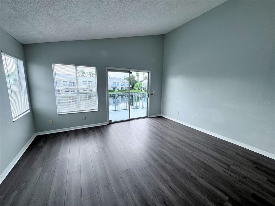 Active With Contract: $1,500 (2 beds, 2 baths, 930 Square Feet)