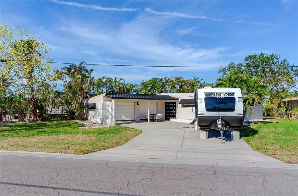 For Sale: $995,000 (2 beds, 2 baths, 1416 Square Feet)