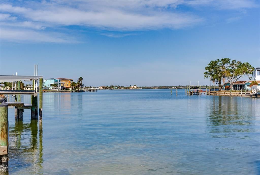 For Sale: $995,000 (2 beds, 2 baths, 1416 Square Feet)