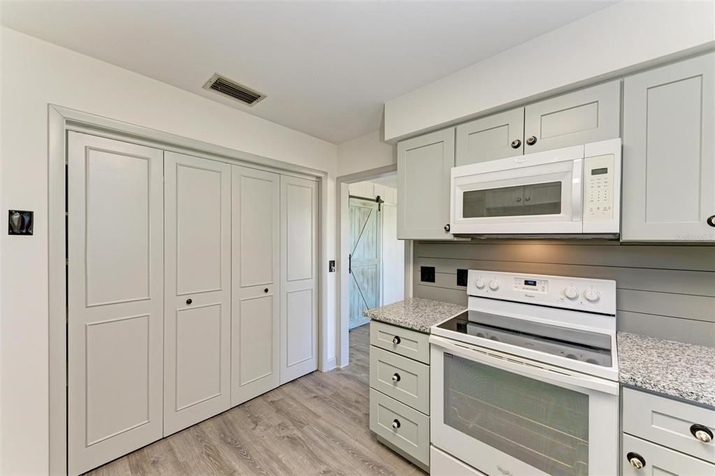 For Sale: $480,000 (2 beds, 2 baths, 1914 Square Feet)