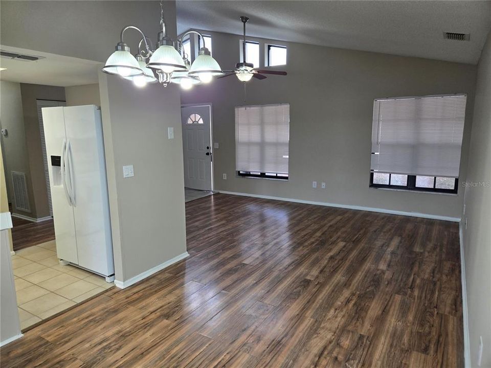 For Sale: $299,900 (3 beds, 2 baths, 1200 Square Feet)