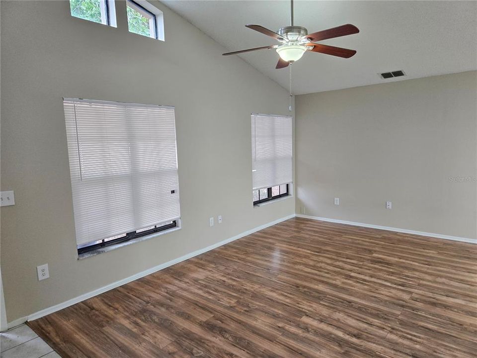 For Sale: $299,900 (3 beds, 2 baths, 1200 Square Feet)