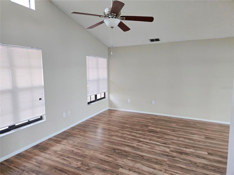 For Sale: $299,900 (3 beds, 2 baths, 1200 Square Feet)