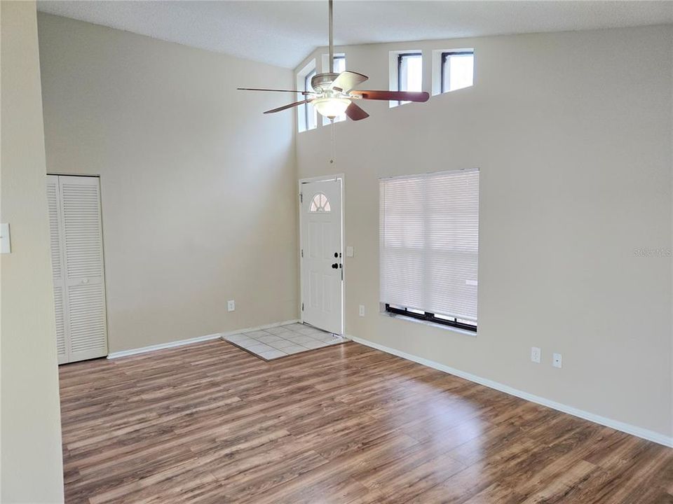 For Sale: $299,900 (3 beds, 2 baths, 1200 Square Feet)