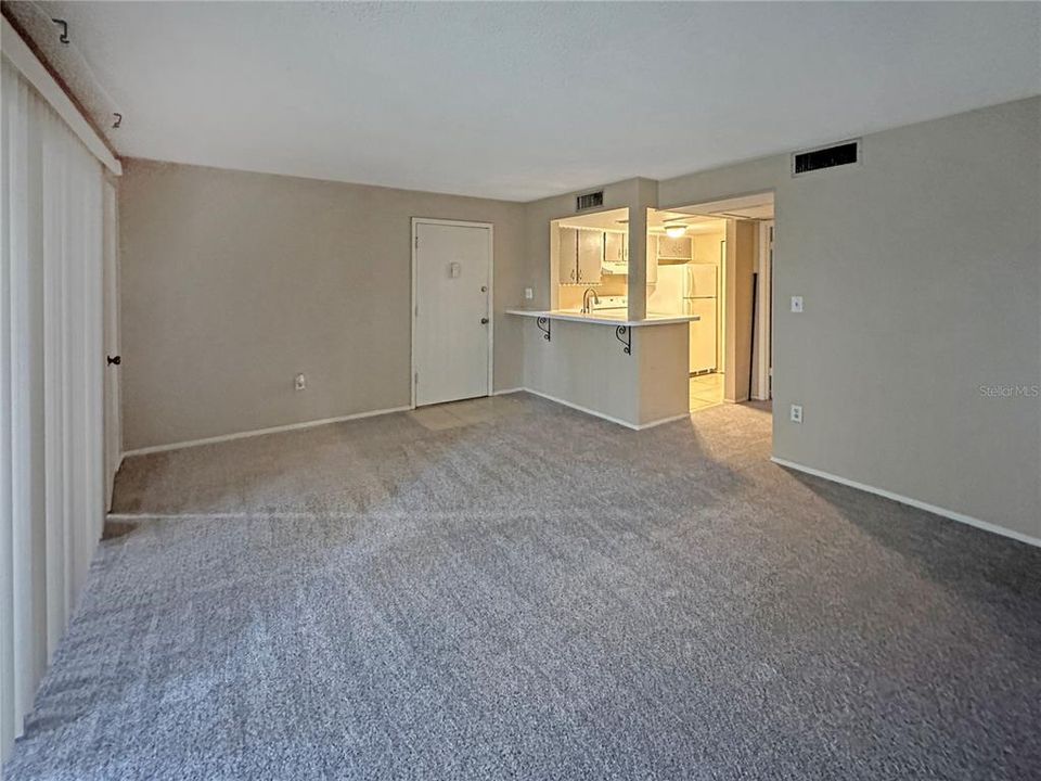 For Sale: $137,000 (1 beds, 1 baths, 581 Square Feet)