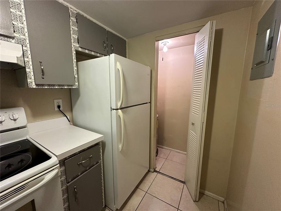 For Sale: $137,000 (1 beds, 1 baths, 581 Square Feet)