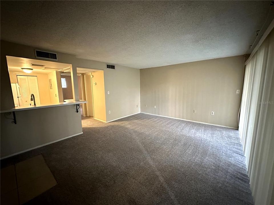 For Sale: $137,000 (1 beds, 1 baths, 581 Square Feet)