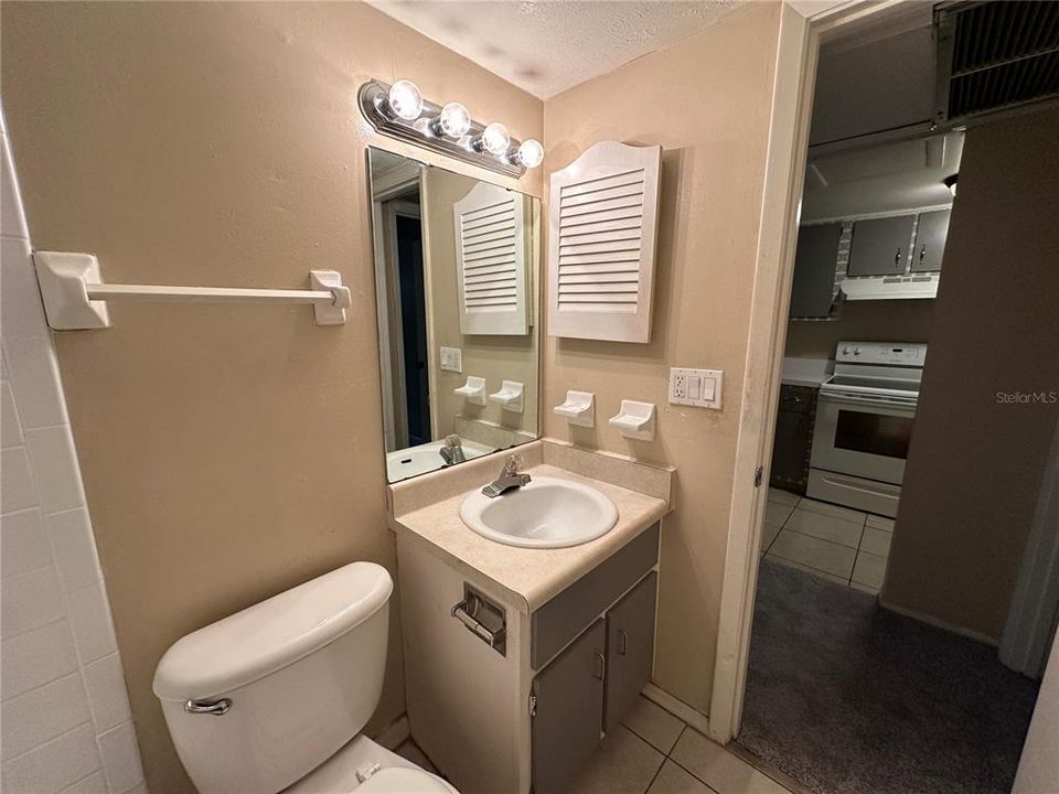 For Sale: $137,000 (1 beds, 1 baths, 581 Square Feet)