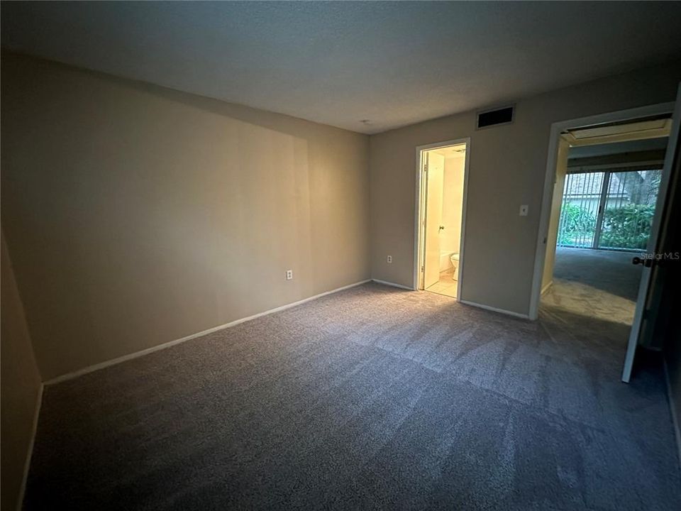 For Sale: $137,000 (1 beds, 1 baths, 581 Square Feet)