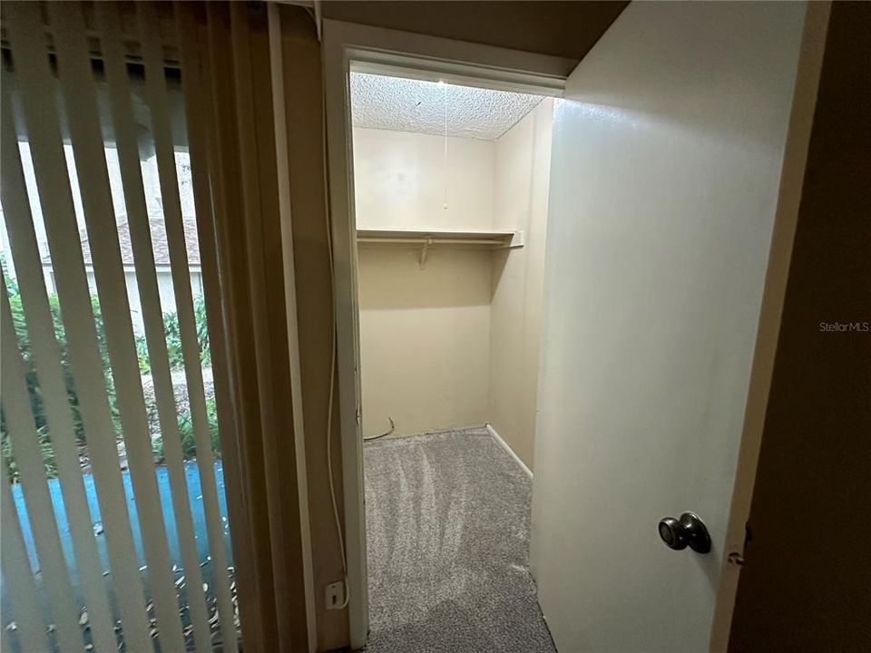 For Sale: $137,000 (1 beds, 1 baths, 581 Square Feet)