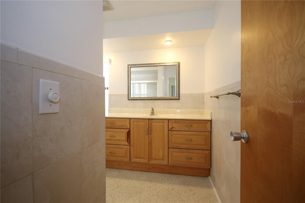 Guest Bathroom with Tub