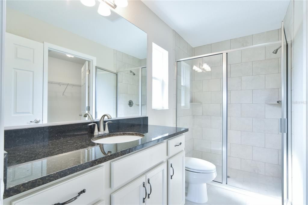 Primary Bathroom w/large tiled shower