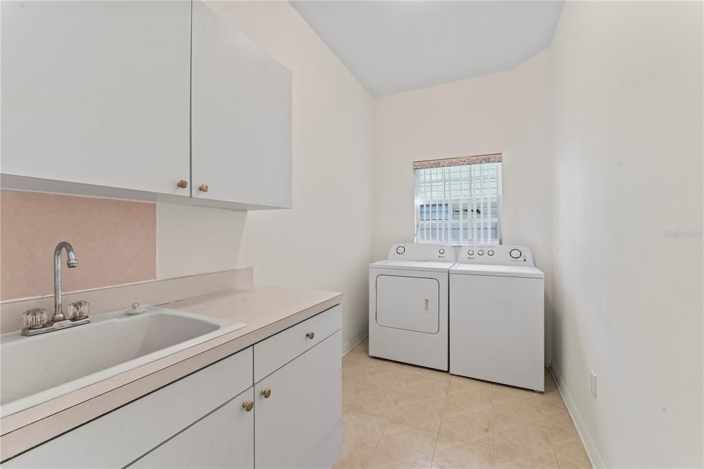 Active With Contract: $1,100,000 (3 beds, 2 baths, 2449 Square Feet)