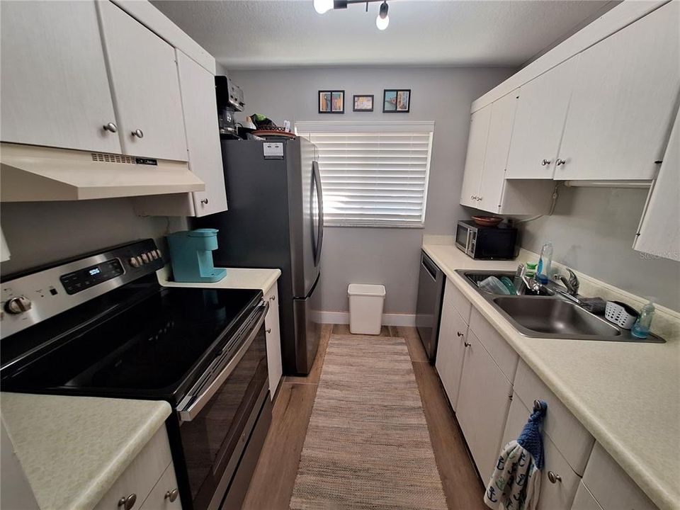 For Rent: $2,800 (2 beds, 2 baths, 828 Square Feet)