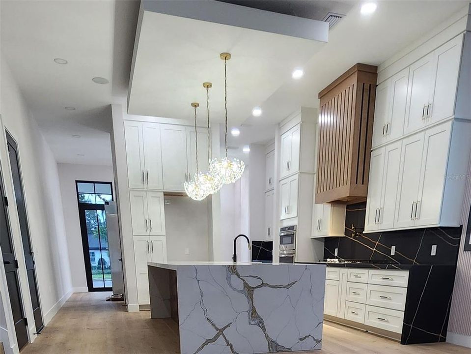 KITCHEN-ISLAND