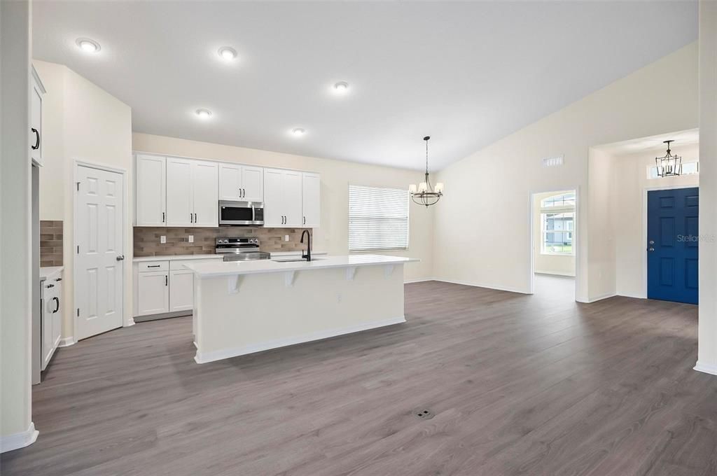 For Sale: $549,900 (2 beds, 2 baths, 1639 Square Feet)