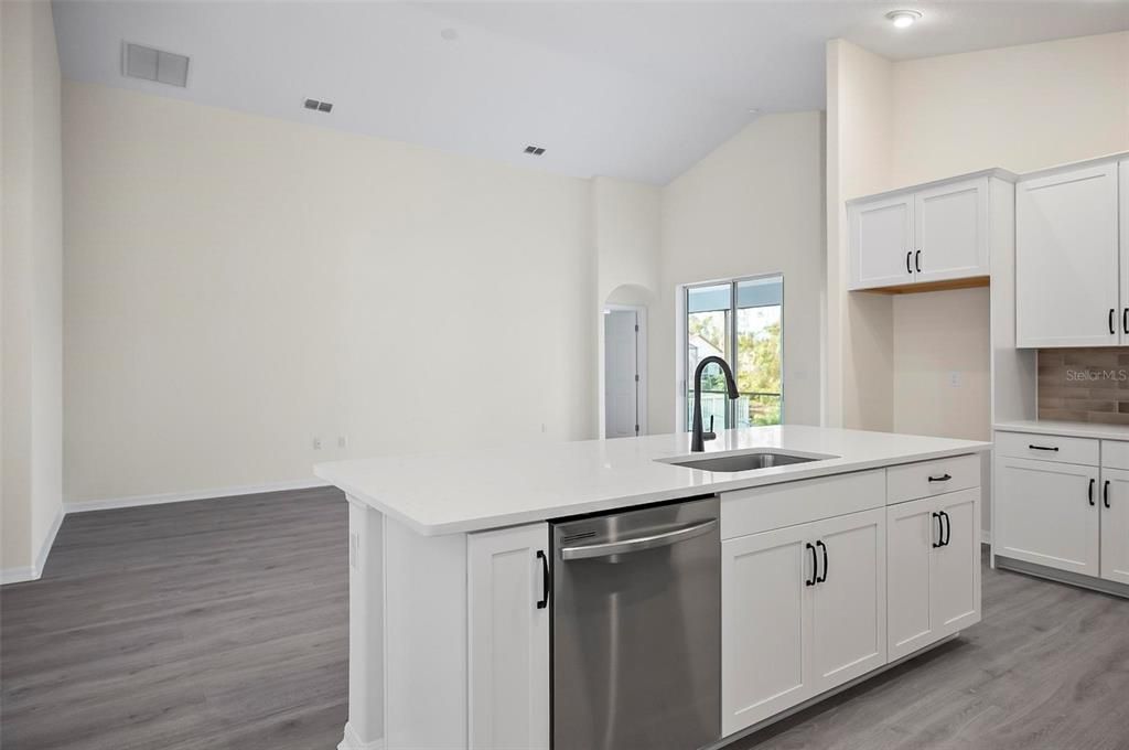 For Sale: $549,900 (2 beds, 2 baths, 1639 Square Feet)