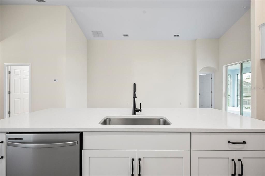 For Sale: $549,900 (2 beds, 2 baths, 1639 Square Feet)