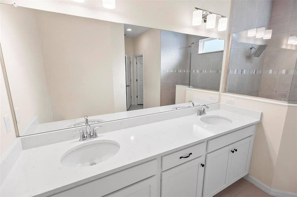 For Sale: $549,900 (2 beds, 2 baths, 1639 Square Feet)