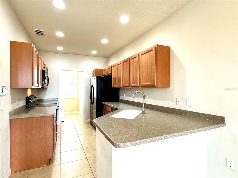 For Rent: $2,600 (3 beds, 2 baths, 1661 Square Feet)