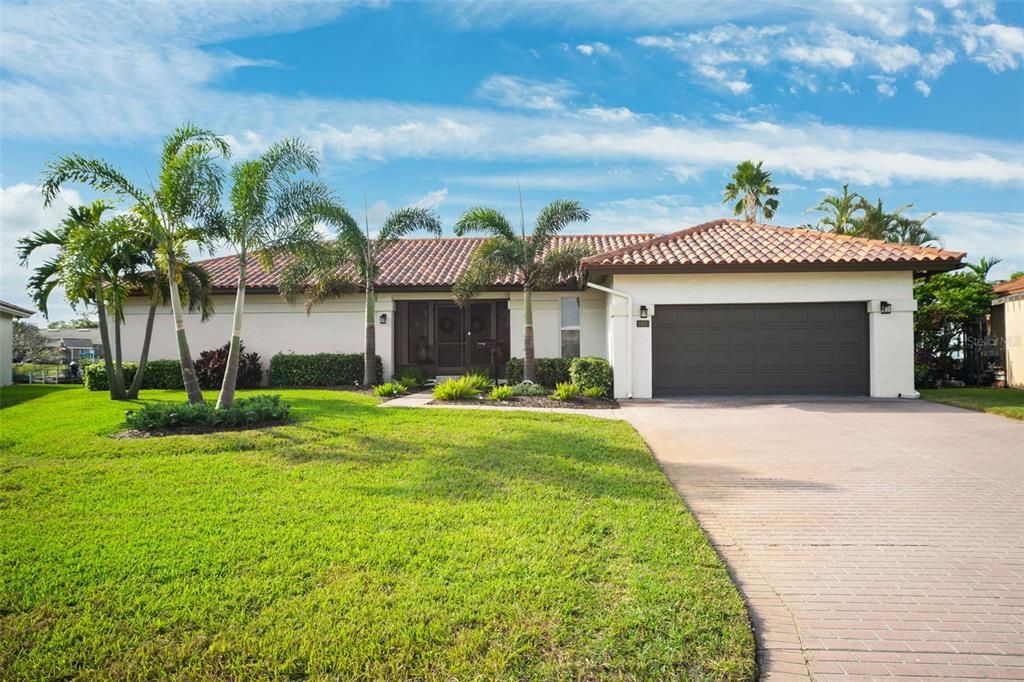 For Sale: $1,500,000 (4 beds, 3 baths, 2496 Square Feet)