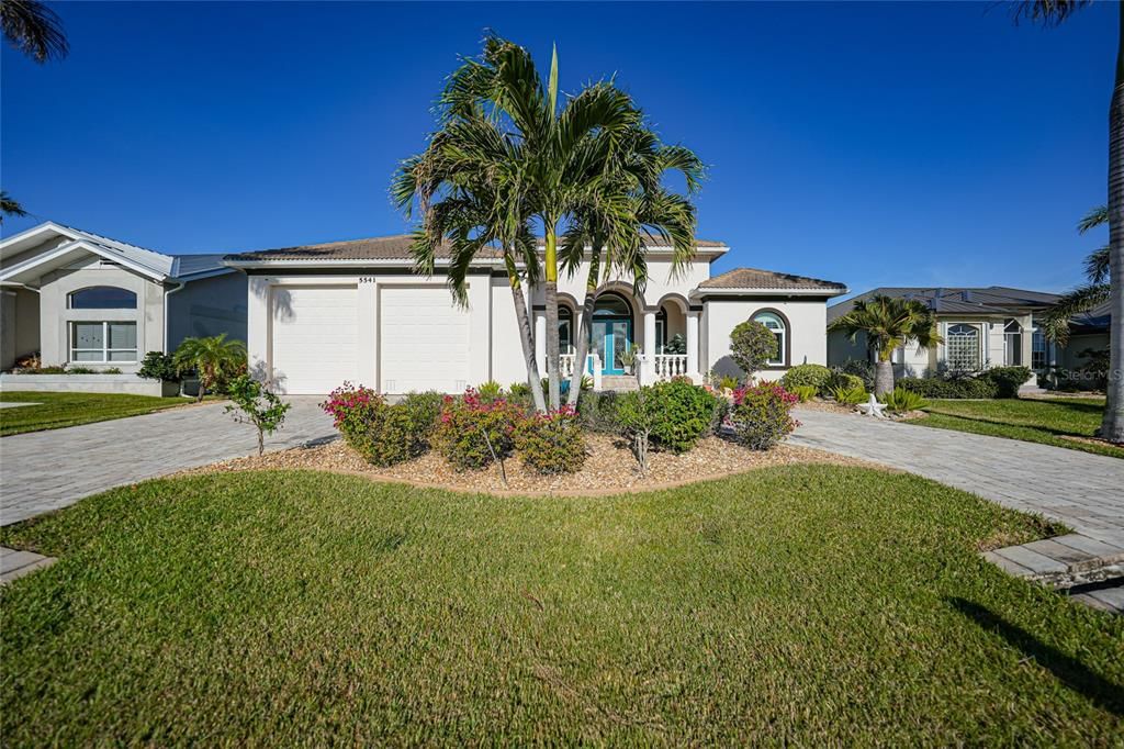 For Sale: $1,350,000 (3 beds, 2 baths, 2633 Square Feet)