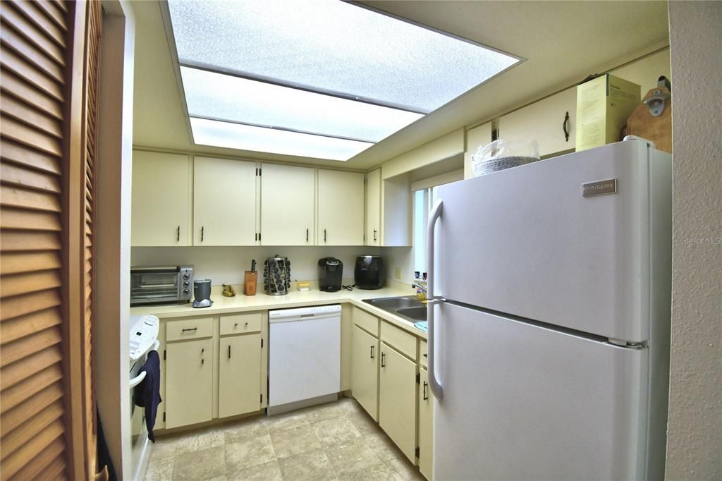 For Sale: $139,000 (2 beds, 2 baths, 1252 Square Feet)