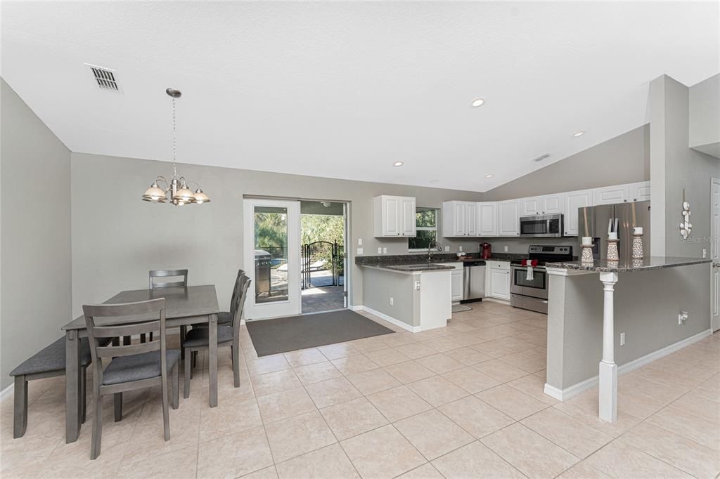 Kitchen/Dining Area