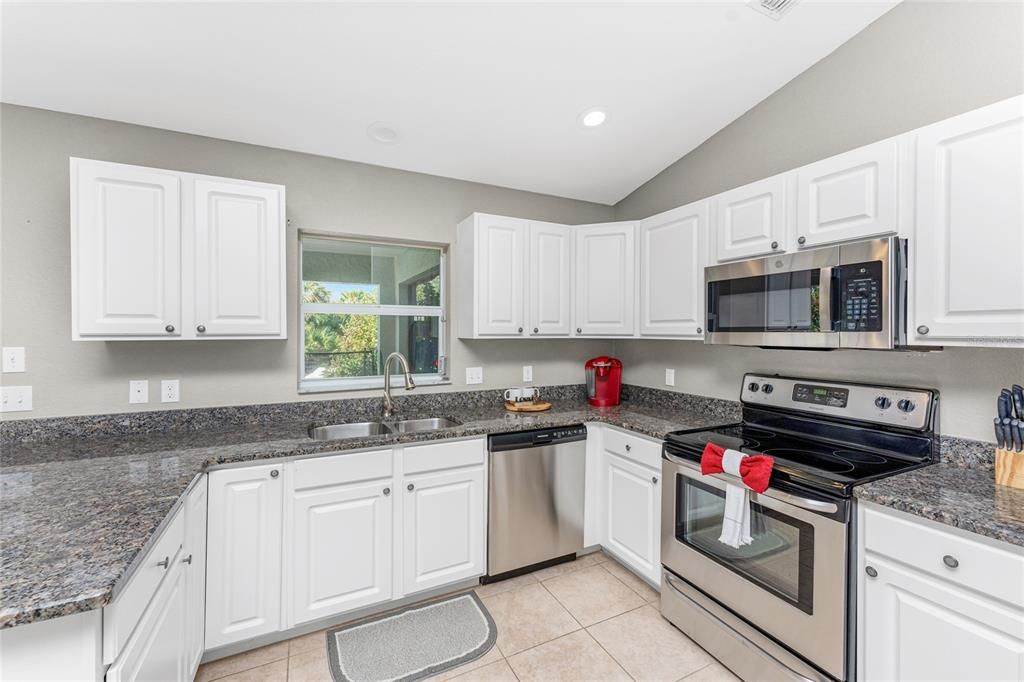 Light and bright kitchen