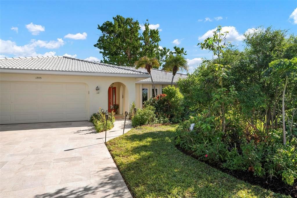 Walkway to front entry