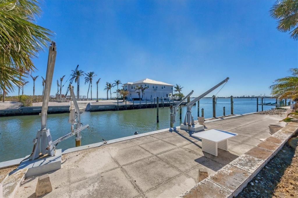 For Sale: $1,845,000 (3 beds, 2 baths, 2532 Square Feet)