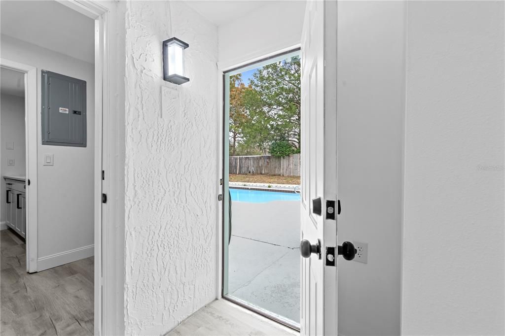 For Sale: $299,900 (3 beds, 2 baths, 1353 Square Feet)