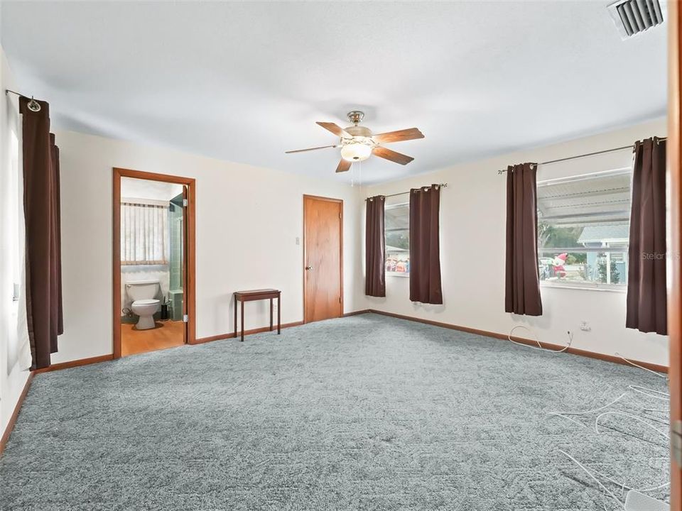 For Sale: $225,000 (2 beds, 2 baths, 1687 Square Feet)