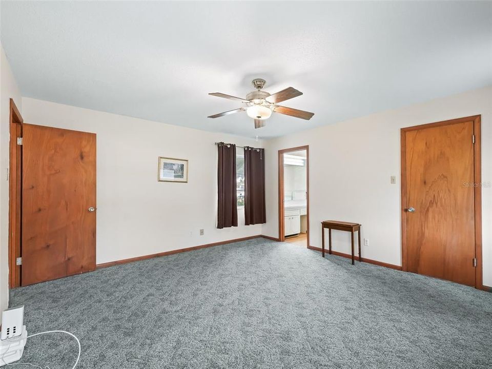 For Sale: $225,000 (2 beds, 2 baths, 1687 Square Feet)