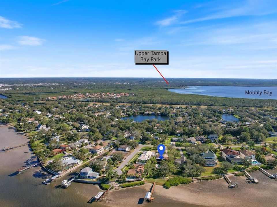 На продажу: $899,000 (0.64 acres)