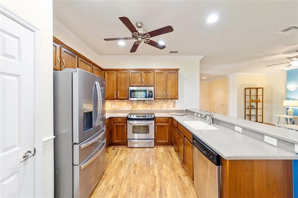 For Sale: $410,410 (2 beds, 2 baths, 1886 Square Feet)