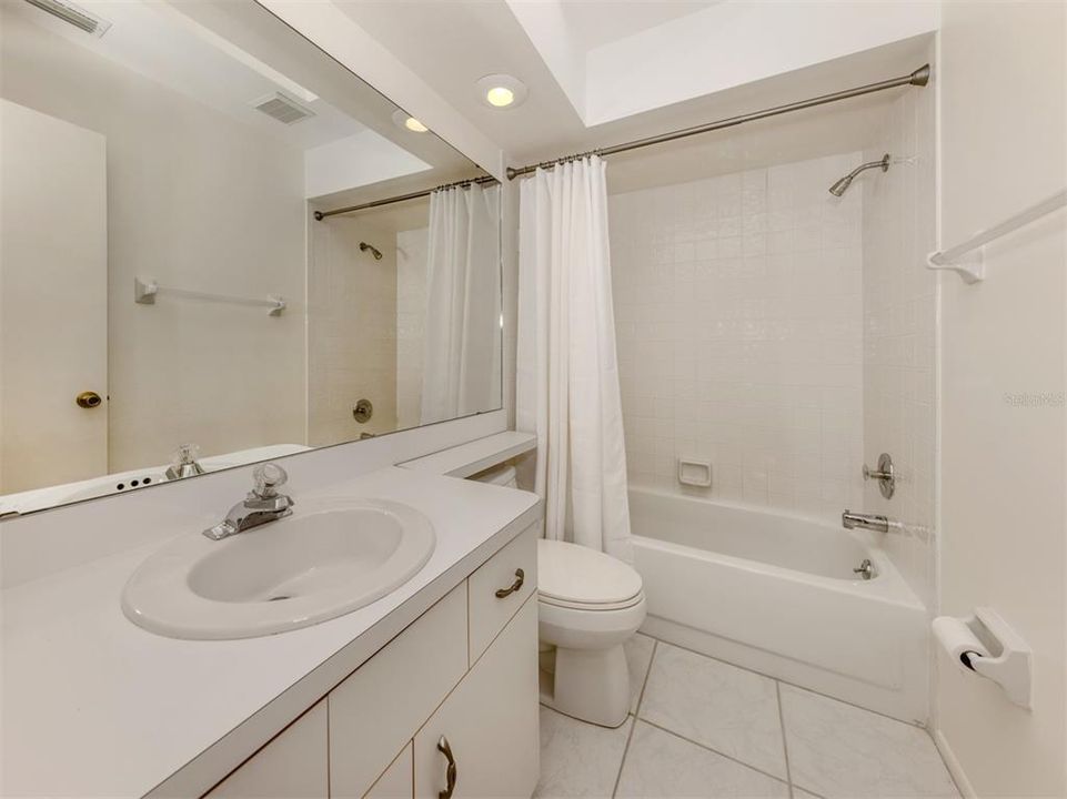 For Sale: $355,000 (2 beds, 2 baths, 1238 Square Feet)