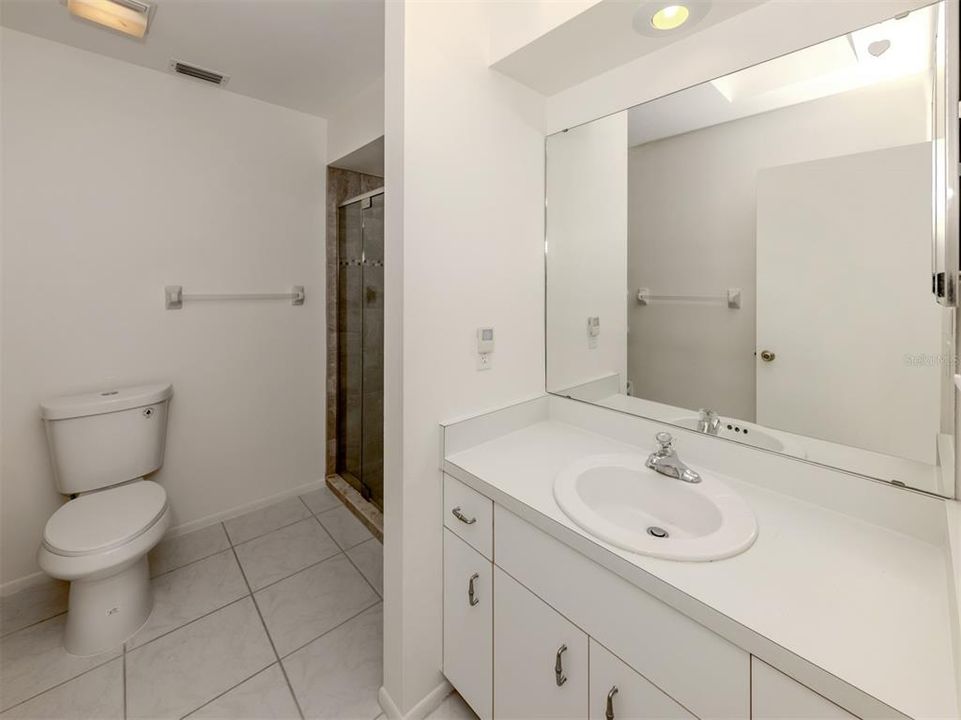 For Sale: $355,000 (2 beds, 2 baths, 1238 Square Feet)