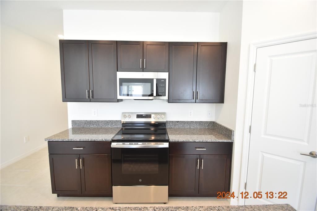 For Rent: $2,195 (3 beds, 2 baths, 1555 Square Feet)