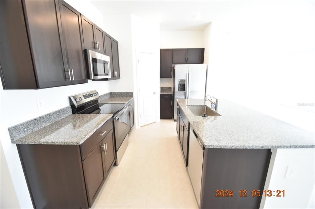 For Rent: $2,195 (3 beds, 2 baths, 1555 Square Feet)