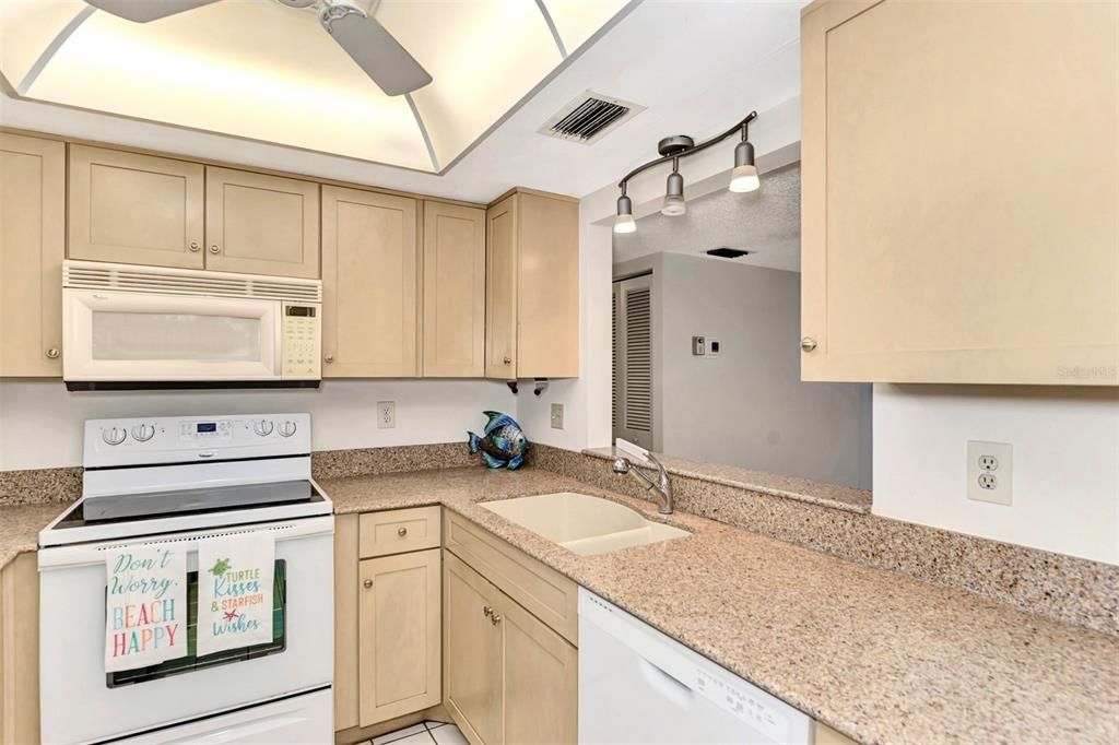 KITCHEN W/SOLID SURFACE COUNTERS