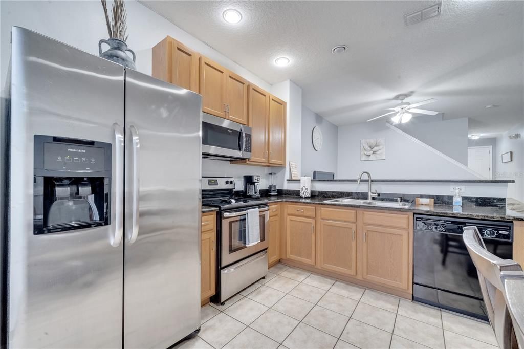 For Sale: $298,000 (3 beds, 3 baths, 1187 Square Feet)