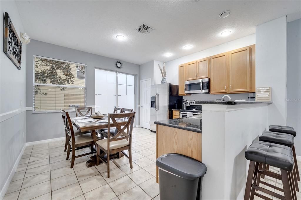 For Sale: $298,000 (3 beds, 3 baths, 1187 Square Feet)