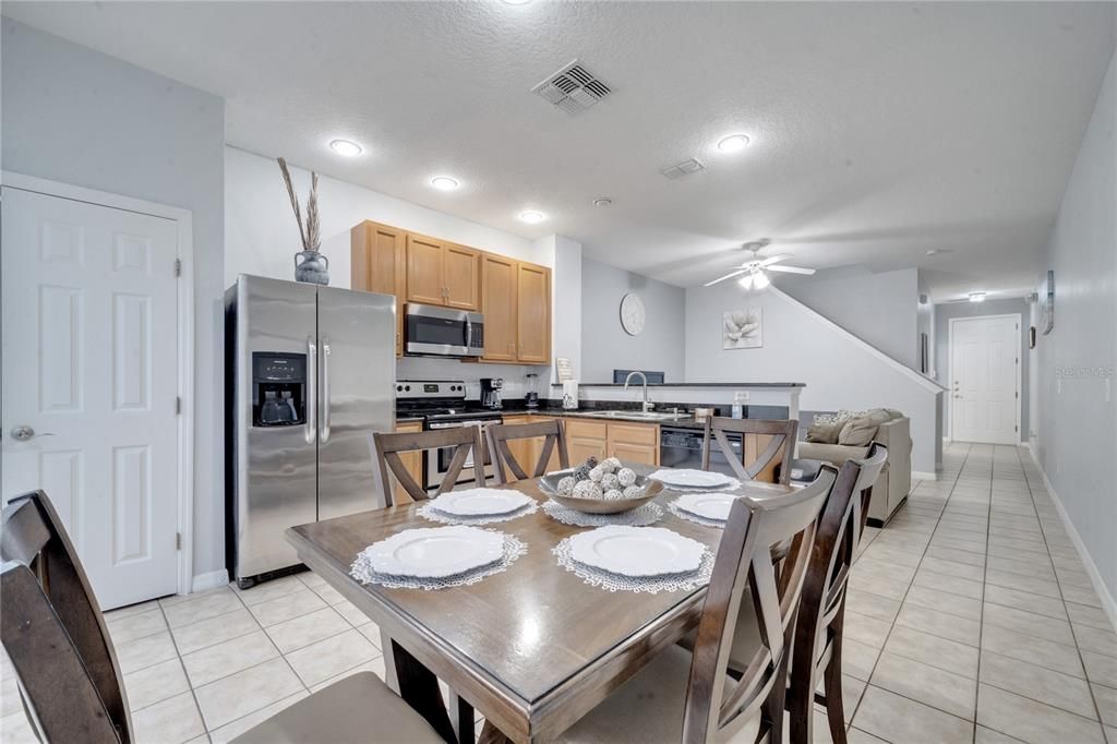 For Sale: $298,000 (3 beds, 3 baths, 1187 Square Feet)