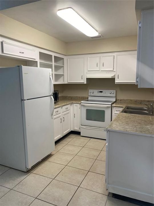 For Sale: $169,000 (2 beds, 2 baths, 925 Square Feet)