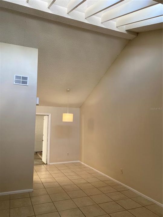 For Sale: $169,000 (2 beds, 2 baths, 925 Square Feet)